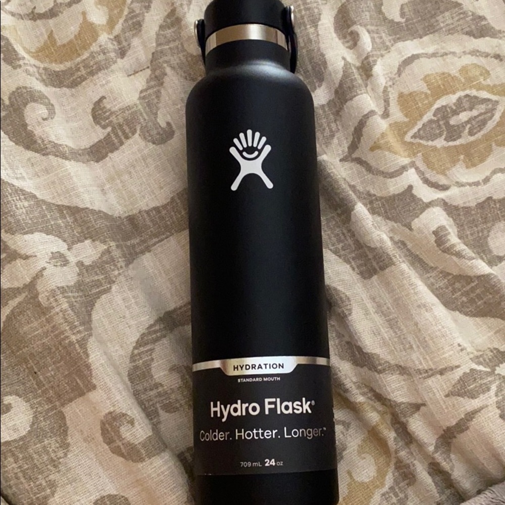 NWT Hydro Flask 24oz Black